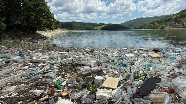 Pamje alarmante nga Badovci: Bërlloku pushton një nga burimet kryesore të ujit në Kosovë