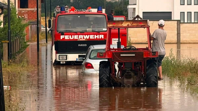 Reshjet e dendura shkaktojnë vërshime në Ferizaj, ekipet emergjente në terren