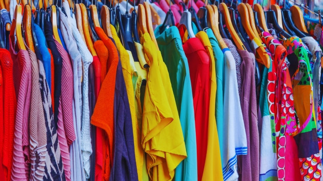 Moda e shpejtë: 69% e rrobave tona përmbajnë kimikate toksike