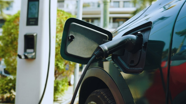 Një kthesë në rrugët evropiane: Një në pesë vetura të reja në BE është plotësisht elektrike