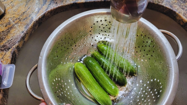 Si t’i lani siç duhet kastravecët për të hequr plotësisht bakteret dhe pesticidet
