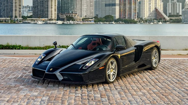 Vlera e një Ferrari Enzo të rrallë me ngjyrë të zezë vlerësohet deri në 11 milionë dollarë
