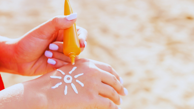 Krem kundër diellit: SPF 30 apo SPF 50? Cili është ndryshimi në praktikë?