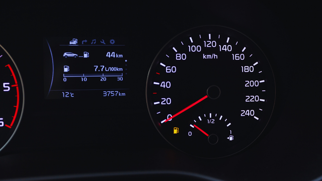 Shoferët pyesin: Pse konsumi real i karburantit është më i lartë se ai i deklaruar nga fabrika?