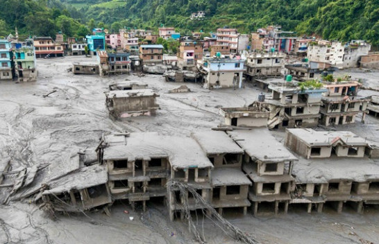 Nëse klima ndikoi në përmbytjet e Nepalit, kush duhet të mbulojë dëmet?