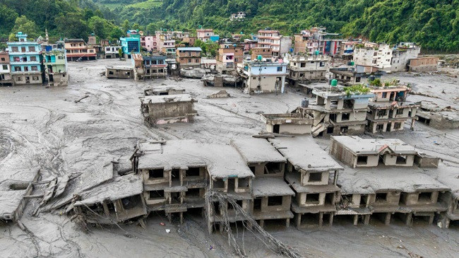 Nëse klima ndikoi në përmbytjet e Nepalit, kush duhet të mbulojë dëmet?