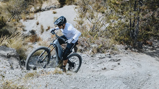 Honda hyn në botën e e-MTB: Zbulohet prototipi i biçikletës elektrike malore